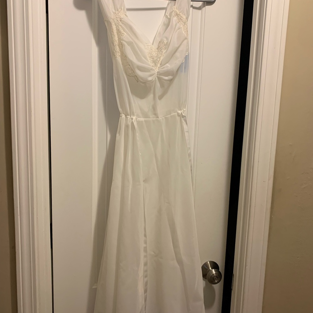 Chic White Lace Chemise